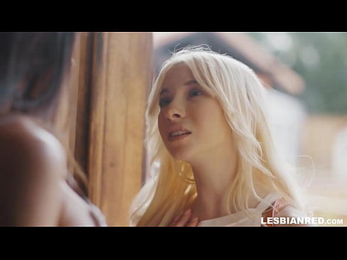 ❤️ Jenta kommer hjem noen måneder senere og ender opp med å spise stemorens fitte Porno hos oss ❌️❤